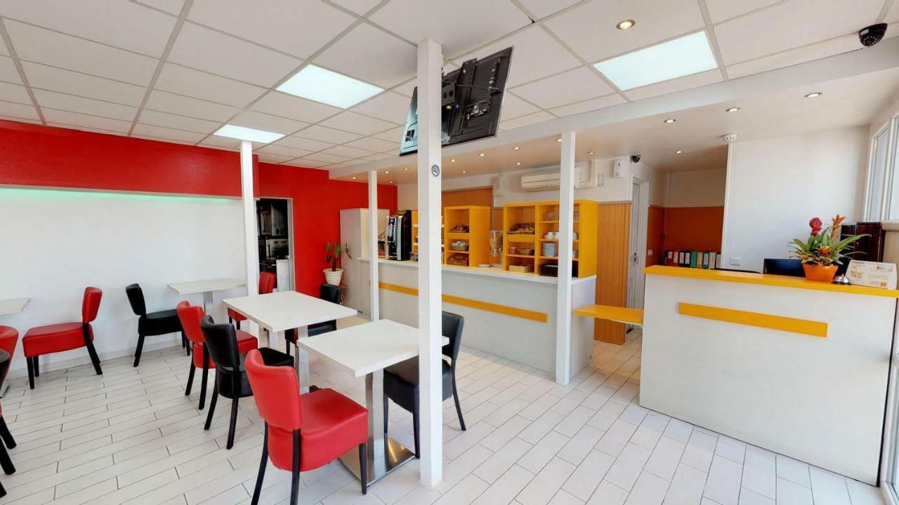 Kyriad Direct Acheres Bagian luar foto