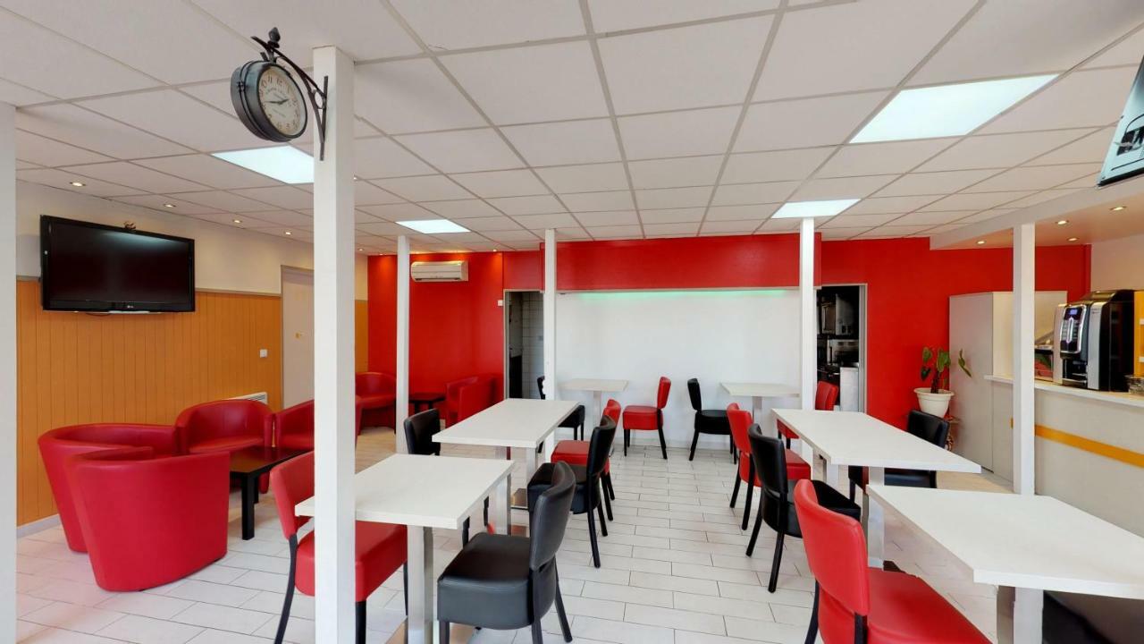 Kyriad Direct Acheres Bagian luar foto