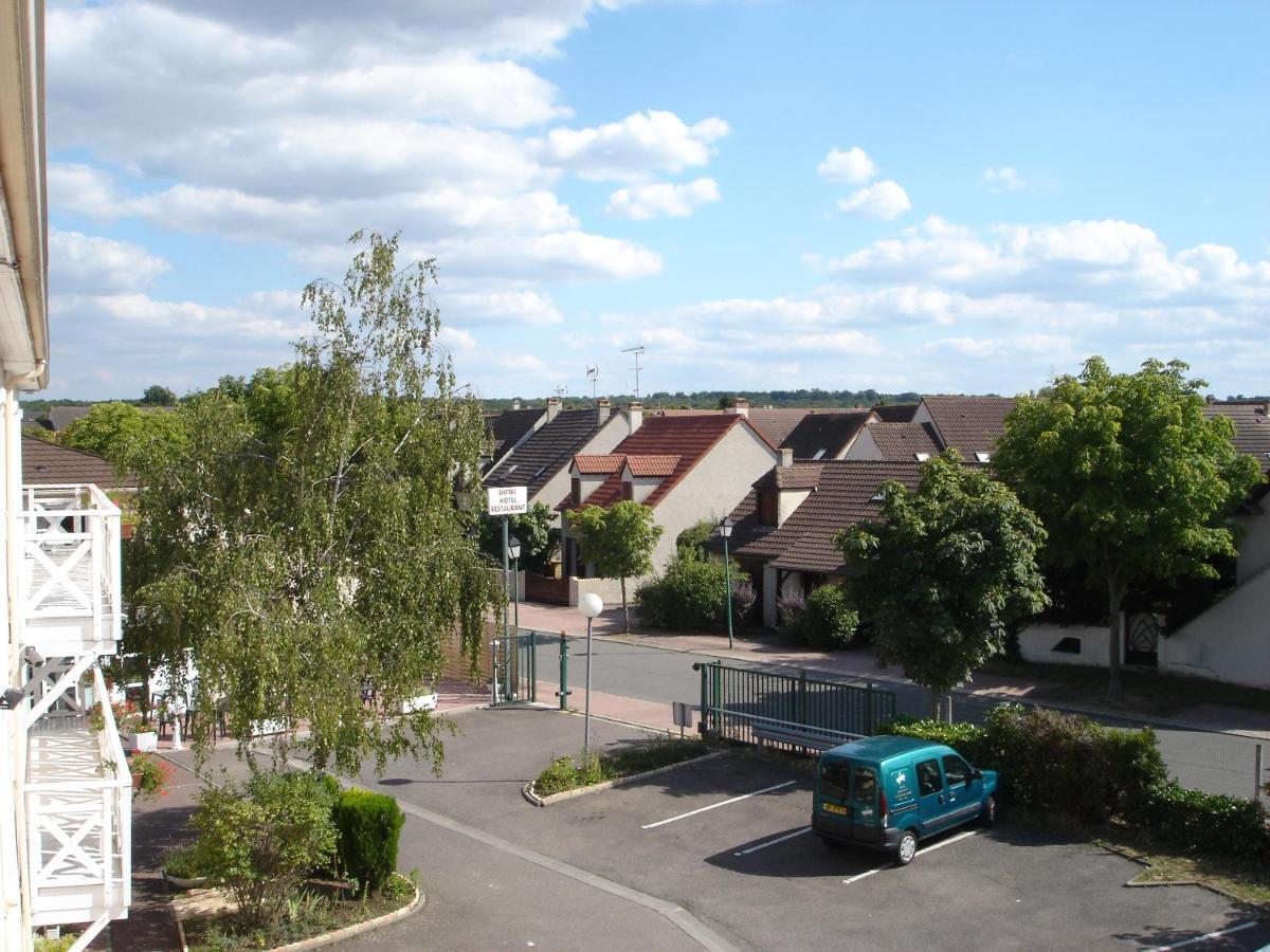 Kyriad Direct Acheres Bagian luar foto
